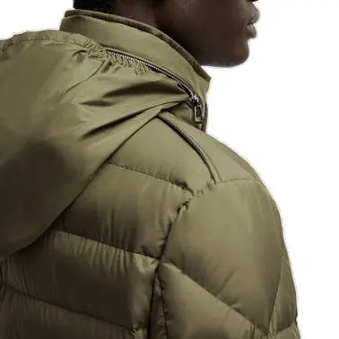 Can ultra light down jacket be worn in rain?